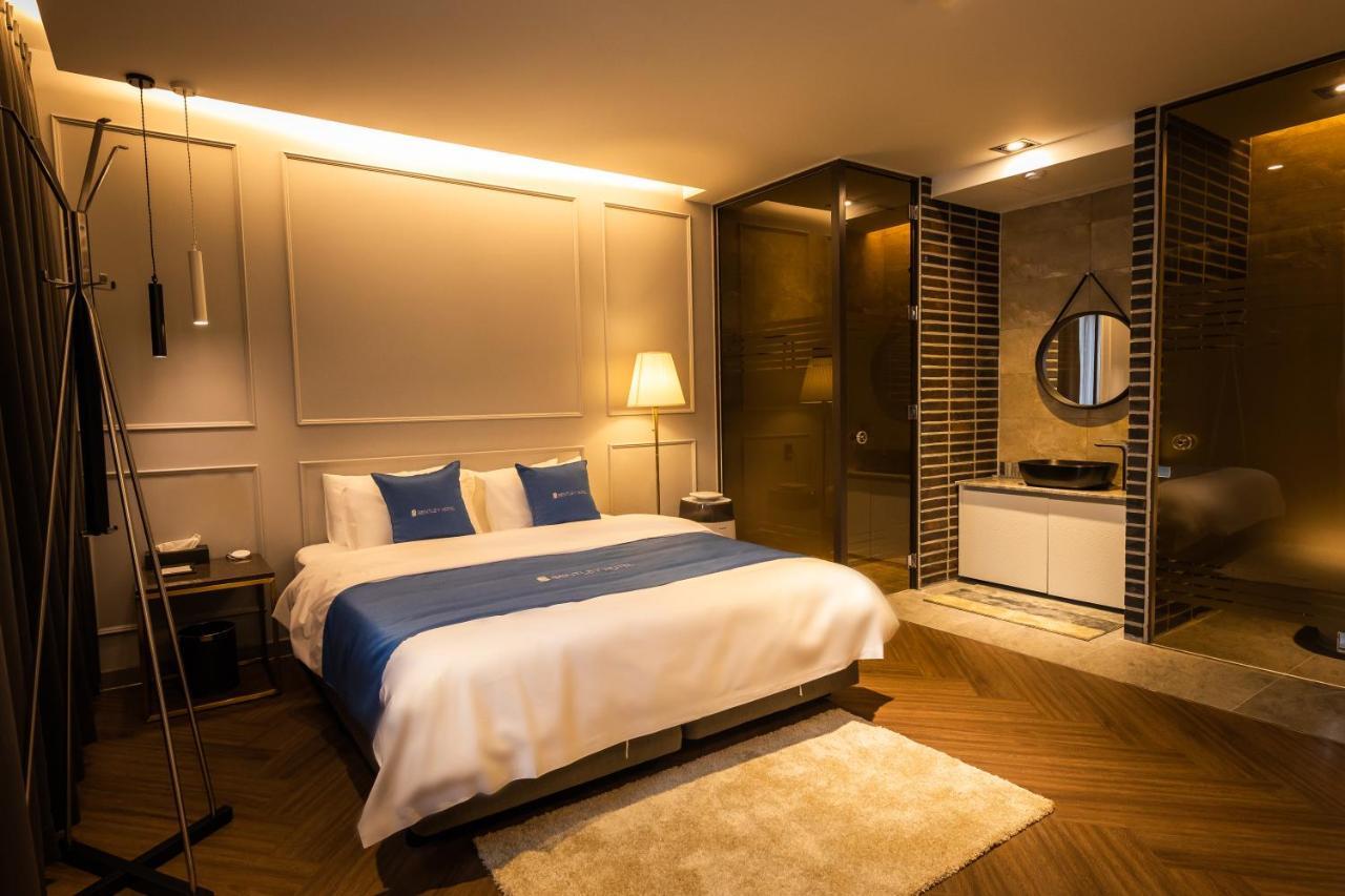 Chuncheon Hotel Bentley Экстерьер фото