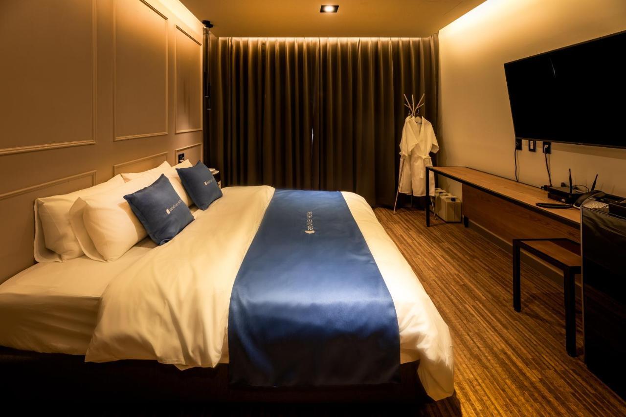 Chuncheon Hotel Bentley Экстерьер фото