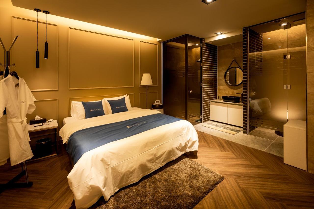 Chuncheon Hotel Bentley Экстерьер фото