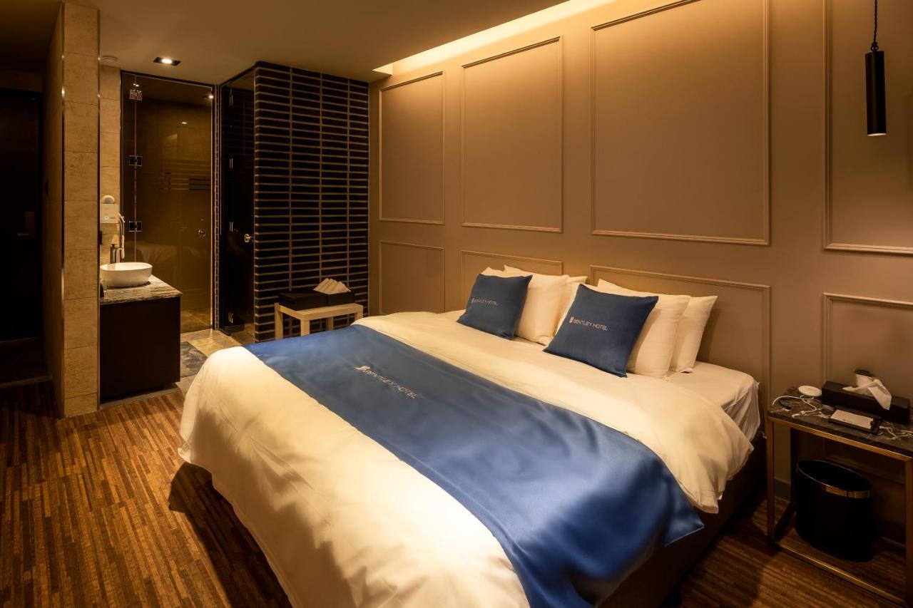 Chuncheon Hotel Bentley Экстерьер фото